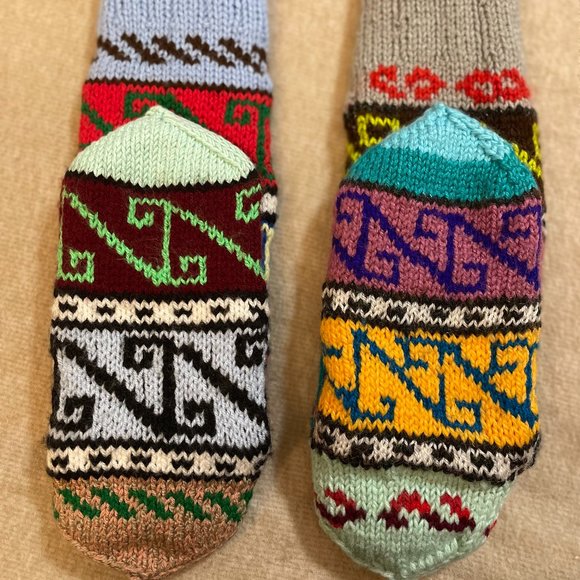 HAND KNITTED SOCKS Christmas Gift For Loved Ones Warm Soft Hand-Made Super Cool - Picture 1 of 7